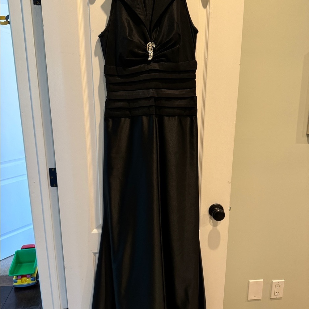 Tadashi Elegant Black Floor Length Gown Size 8